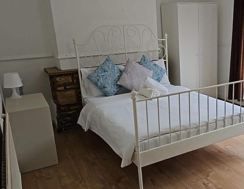 E1 Guest house London