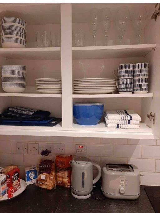 Modern Two Bed Flat In Canada Water Close To Transport Appartement *