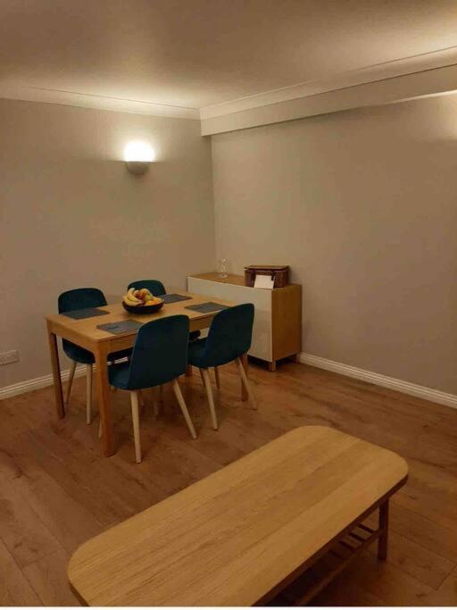 Modern Two Bed Flat In Canada Water Close To Transport Appartement Londen