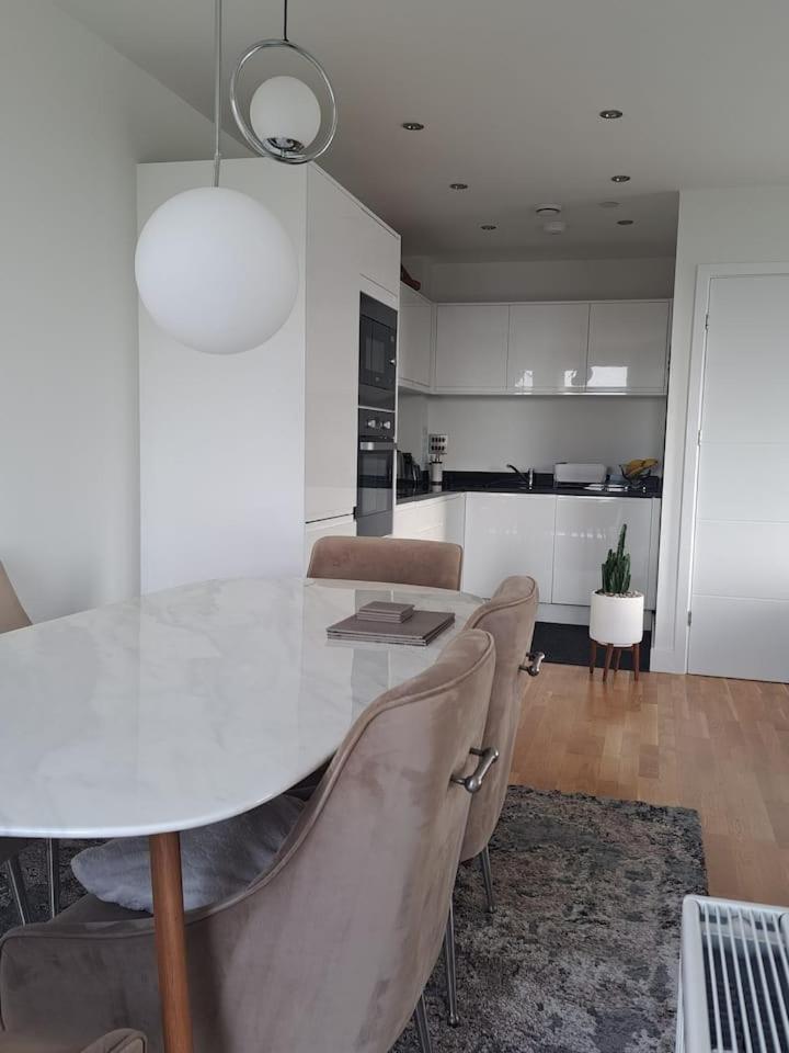 Cozy Double With Large En Near Canary Wharf With Amazing Views In A Shared *