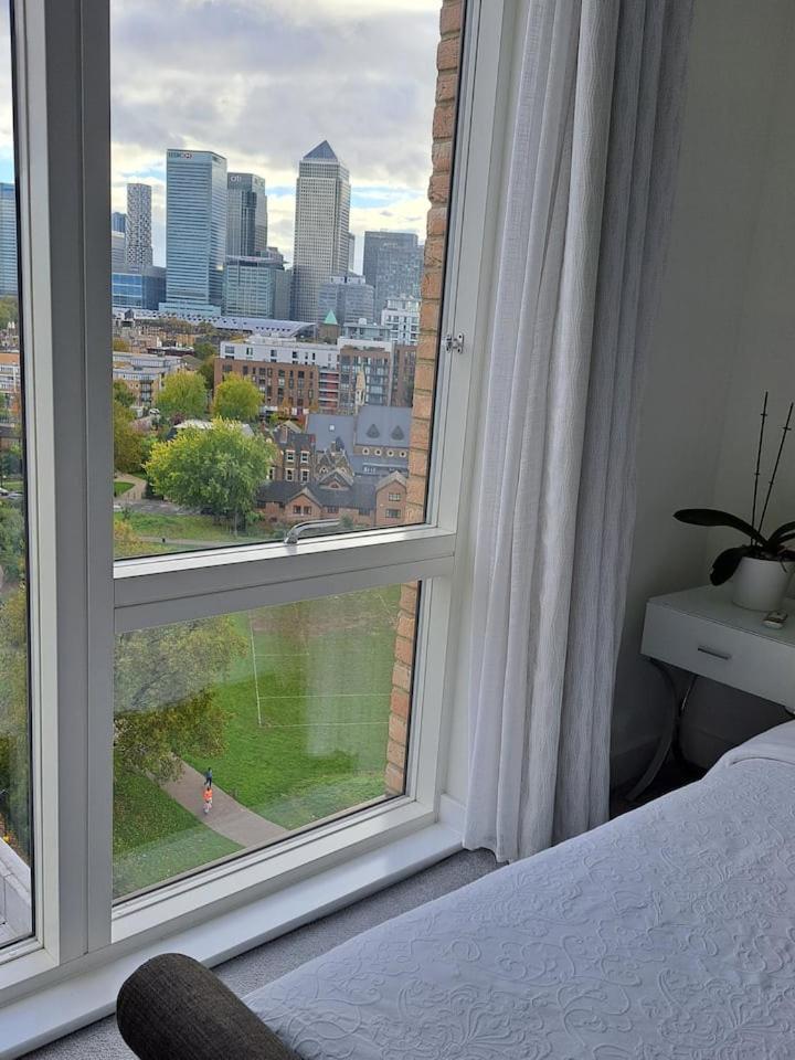 Cozy Double With Large En Near Canary Wharf With Amazing Views In A Shared Homestay London