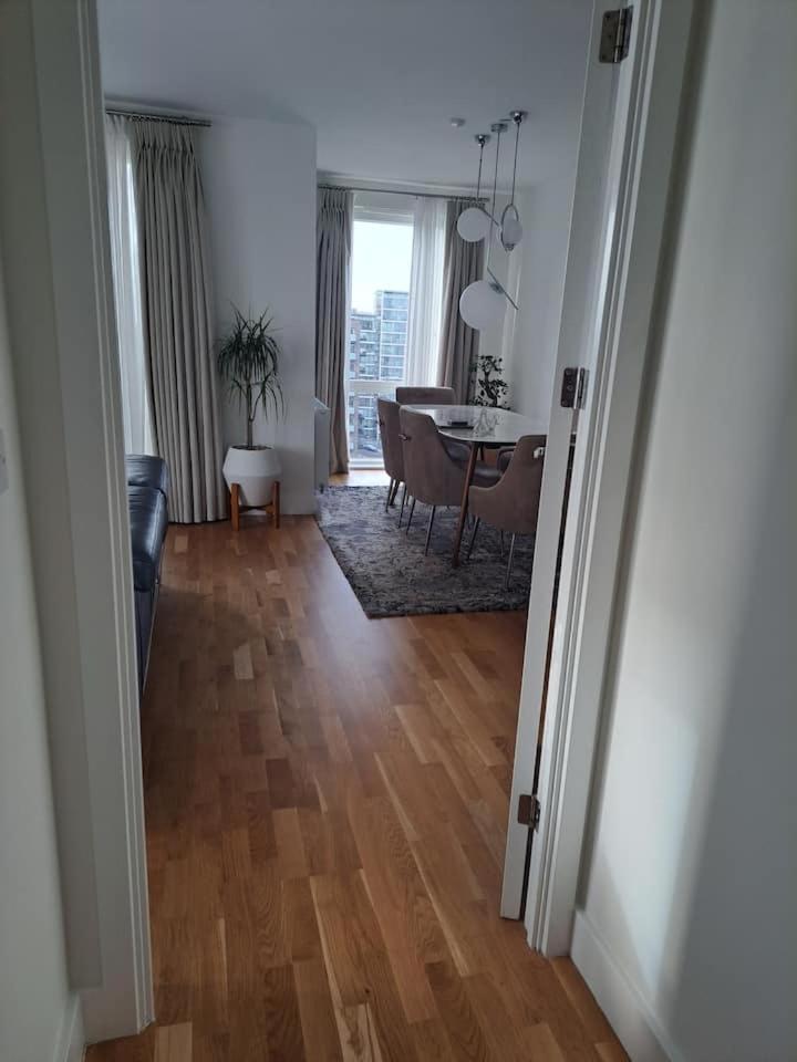 Cozy Double With Large En Near Canary Wharf With Amazing Views In A Shared Homestay London