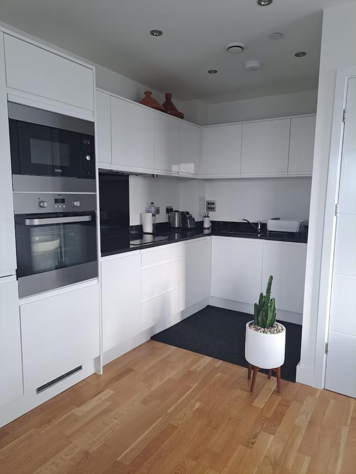 Cozy Double With Large En Near Canary Wharf With Amazing Views In A Shared * London