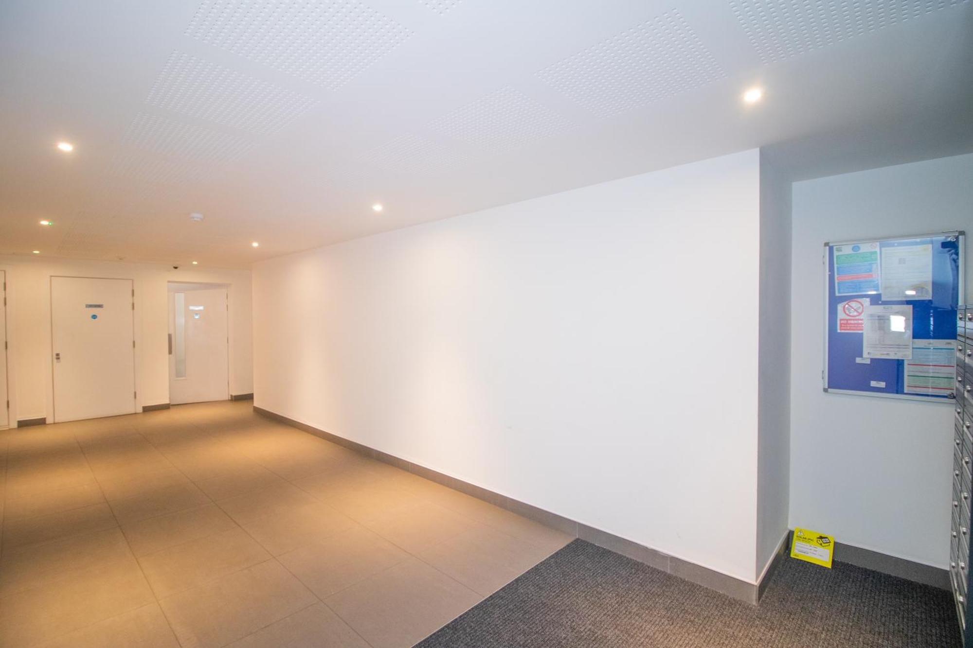 Apartment Greenwich With A River View & Balcony Near The 02 Arena & North Greenwich With Free Wifi & Fast Links Into London