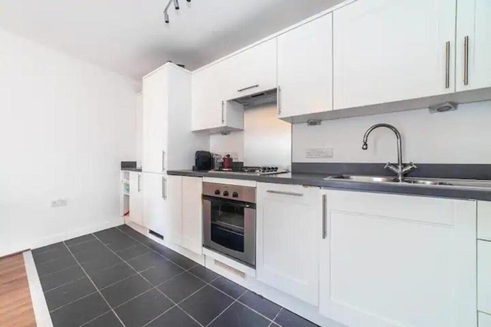 Charming 2 Bed Flat Near Greenwich Lejlighed London