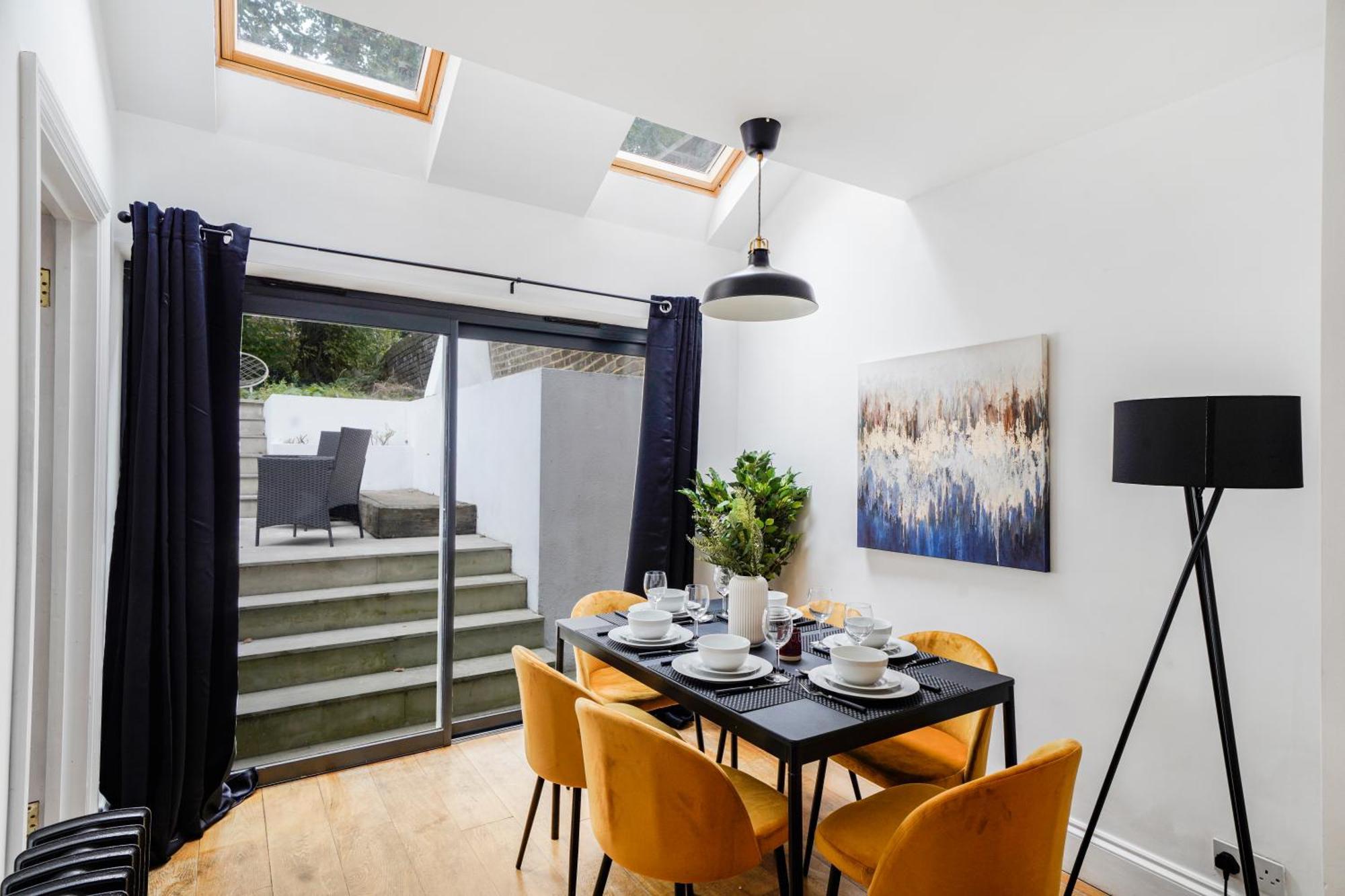 Classy Abode In Hackney - Garden - Sleeps 6 Apartment