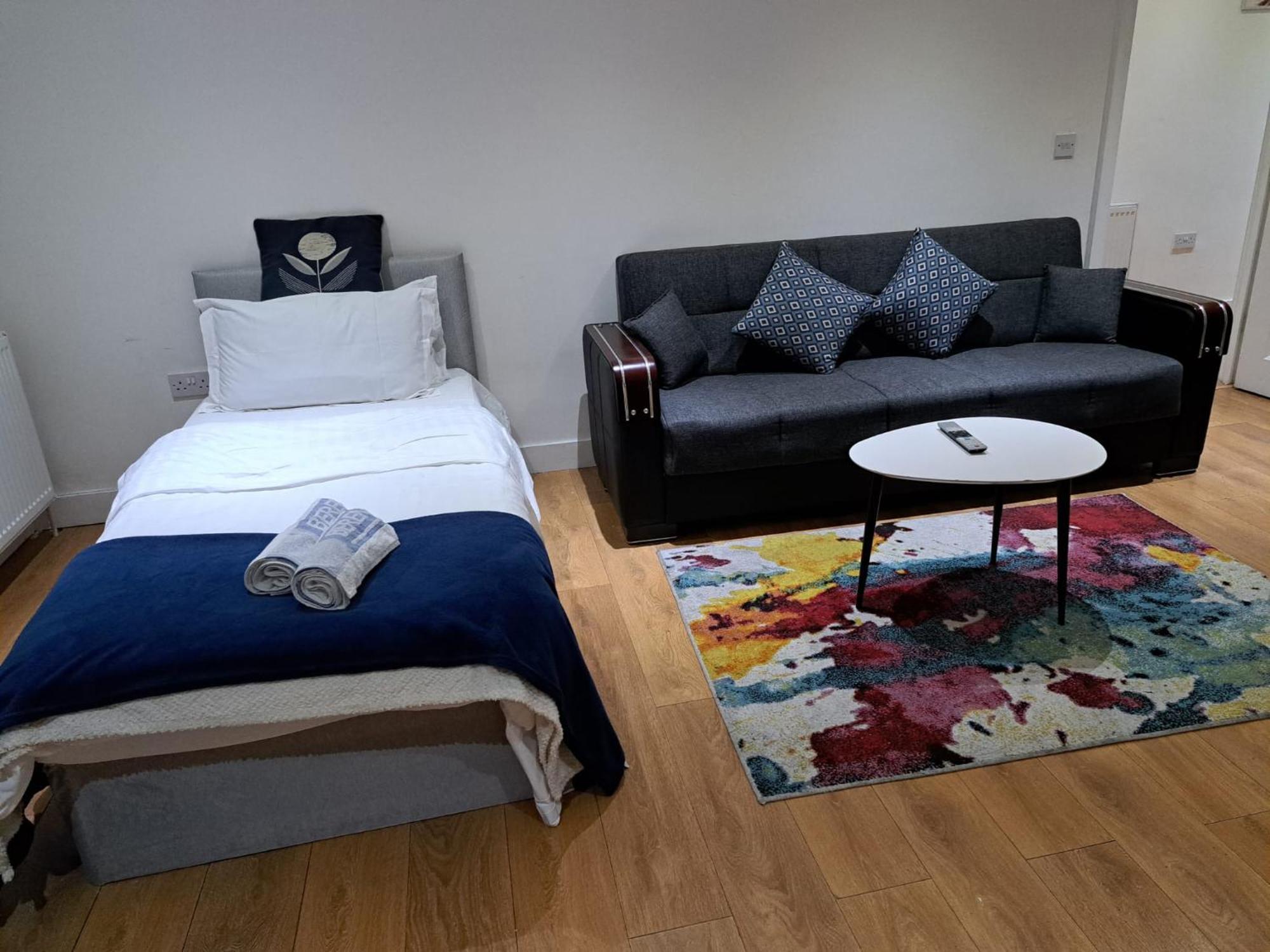 Simply Relax,1 Eastham Lejlighed London