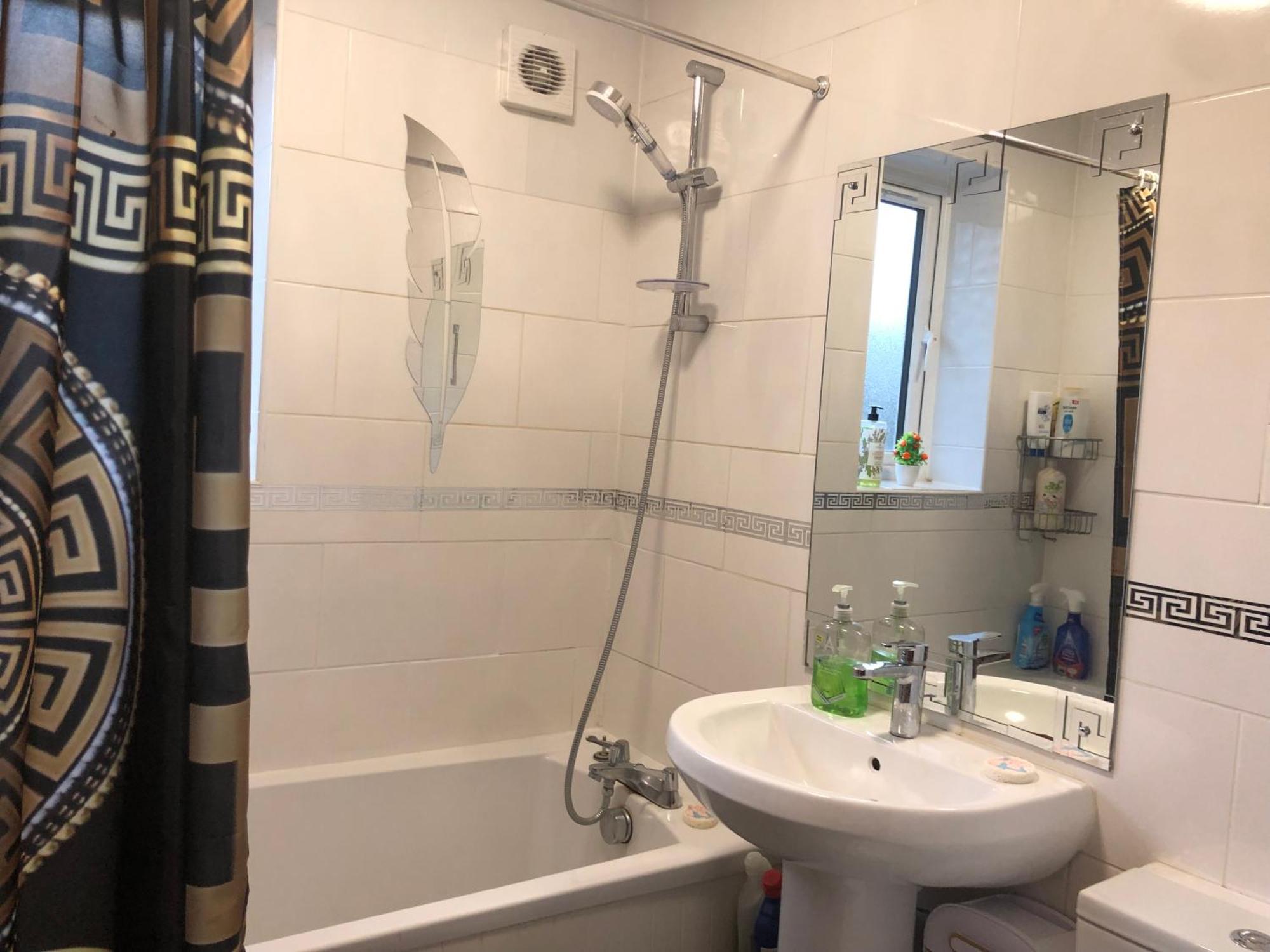 Feriehus Cheerful 4 Bedroom House With Garden Free Parking London