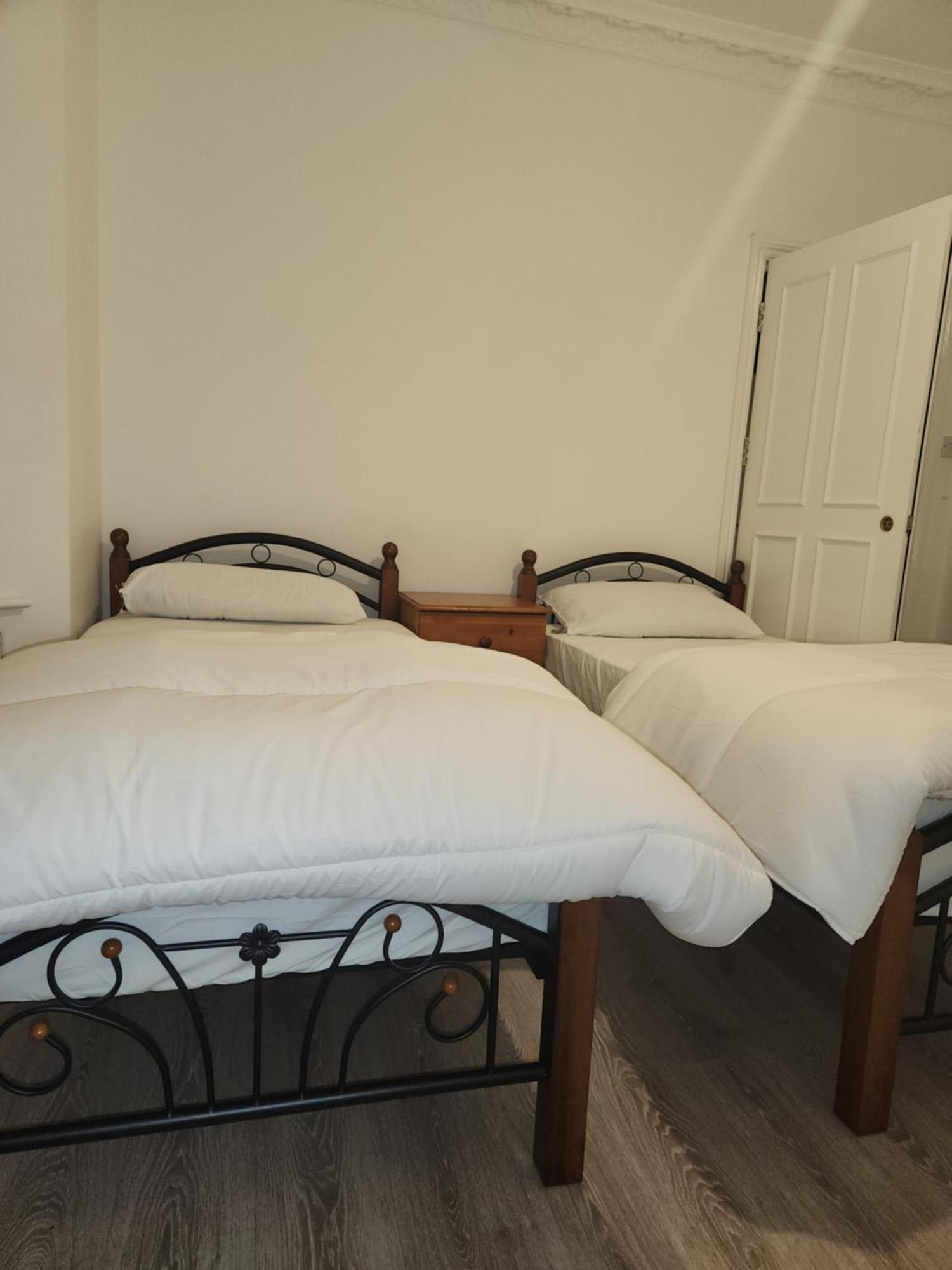 Stayeasy En-suite Guest house