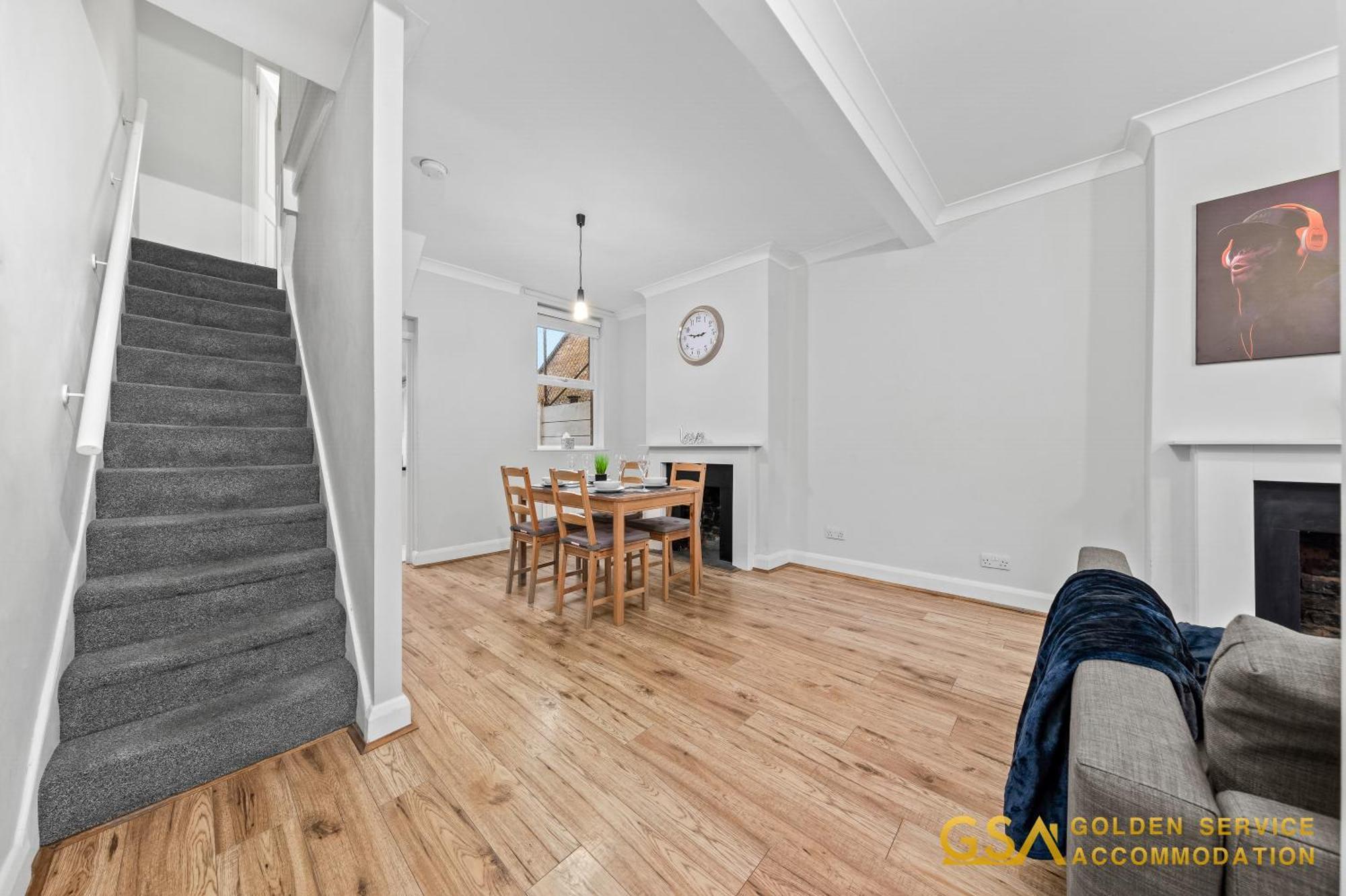 Holiday home 3 Bed In Forest Gate - Waltham Forest *