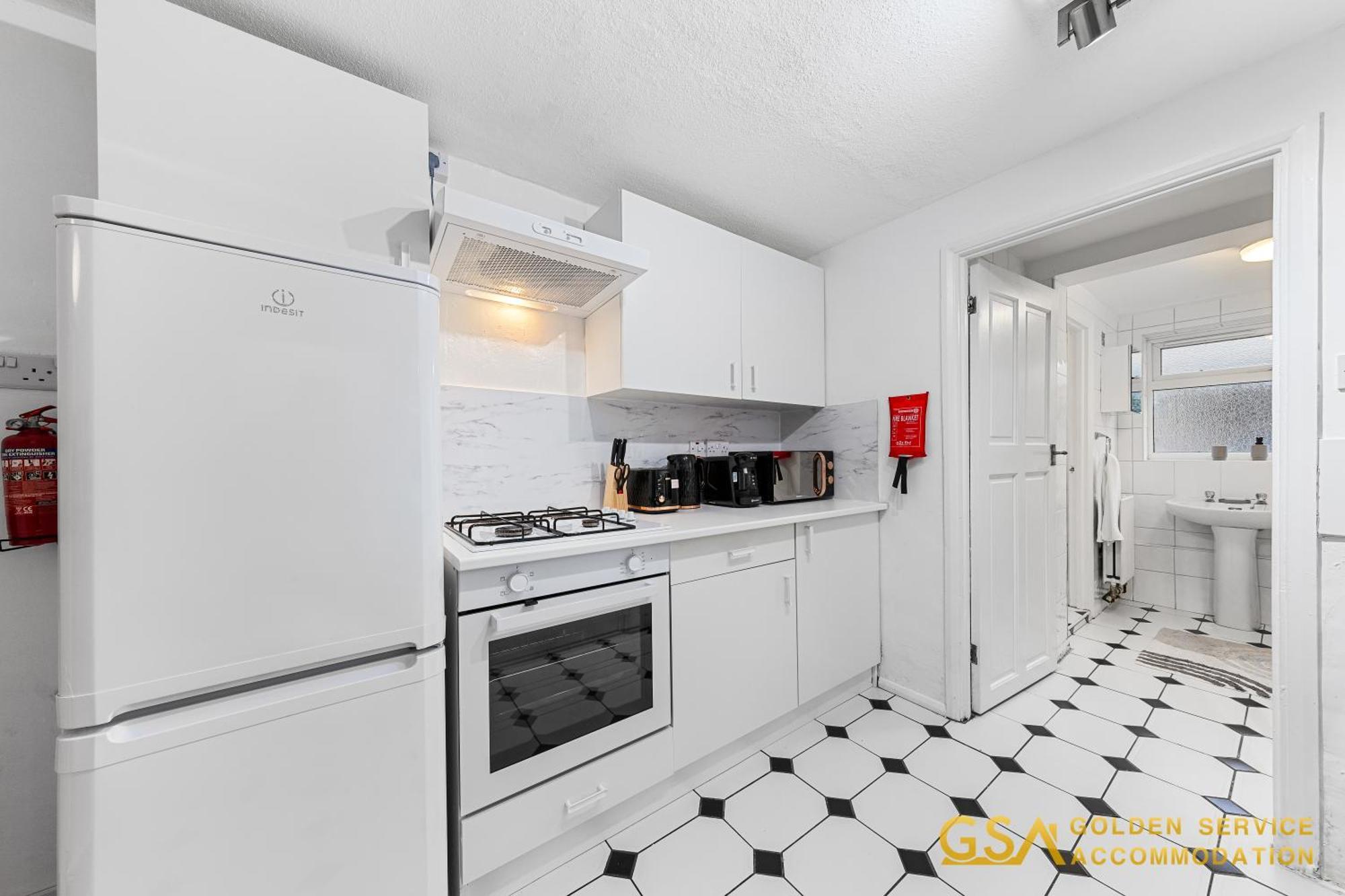 Stylist And Cosy 3 Bed House Leytonstone Sleeps 7 * Londen