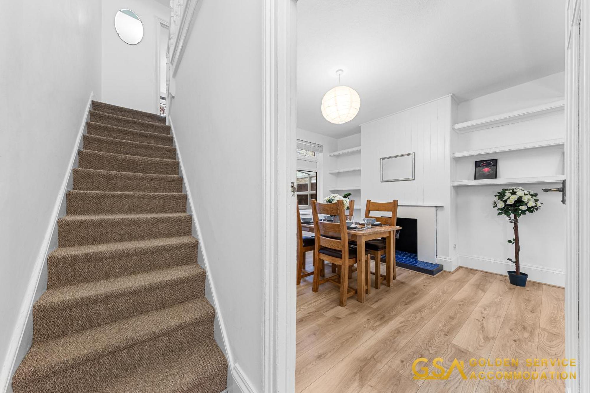 Stylist And Cosy 3 Bed House Leytonstone Sleeps 7 Londen