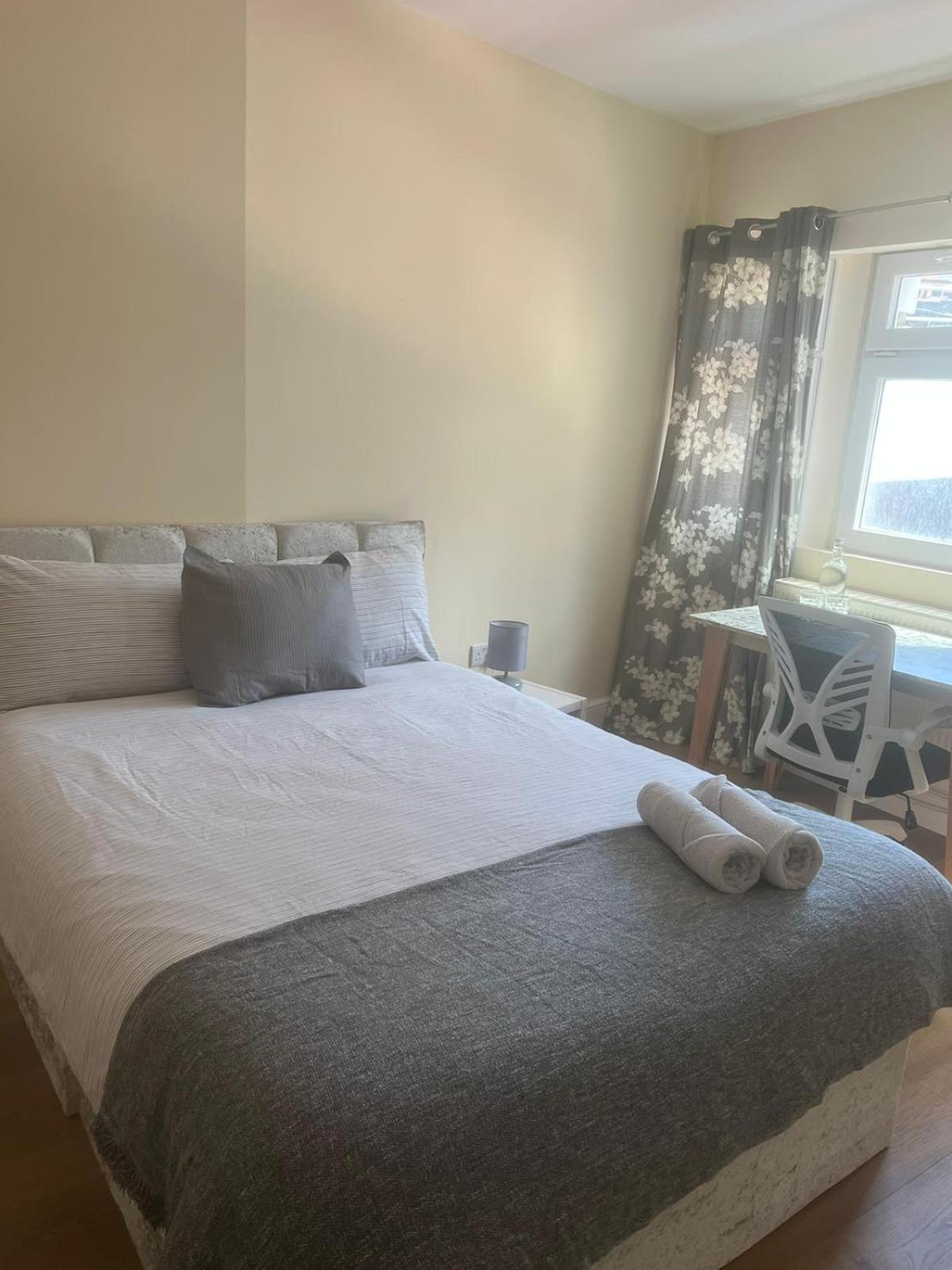 Privatunterkunft Affordable In Shared Flat, Bridge