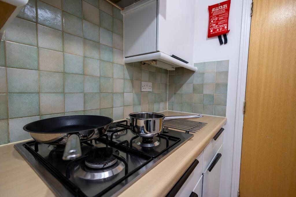 Morden Apartment, By The Sea With Free Parking * Londen