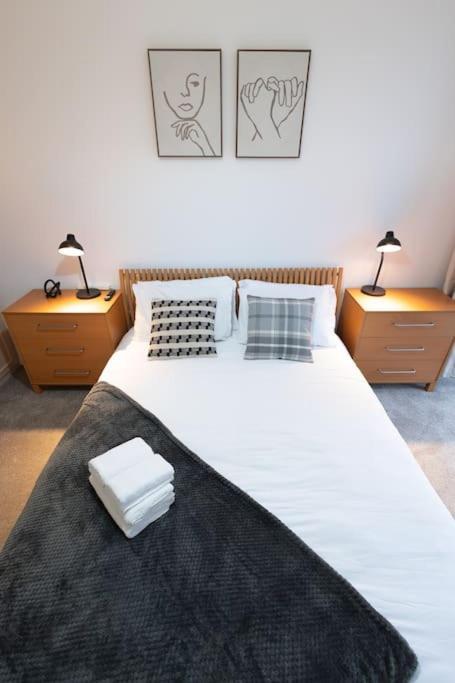 Morden Apartment, By The Sea With Free Parking *