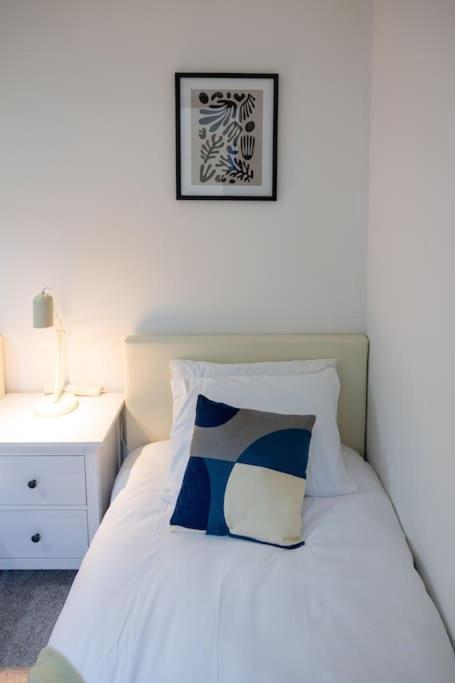Morden Apartment, By The Sea With Free Parking Appartement *