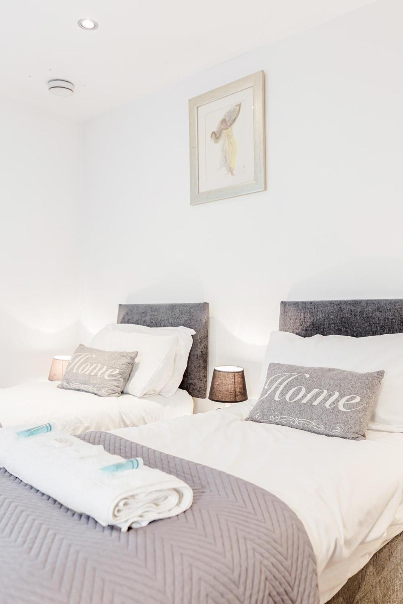 Premium By Excel * London