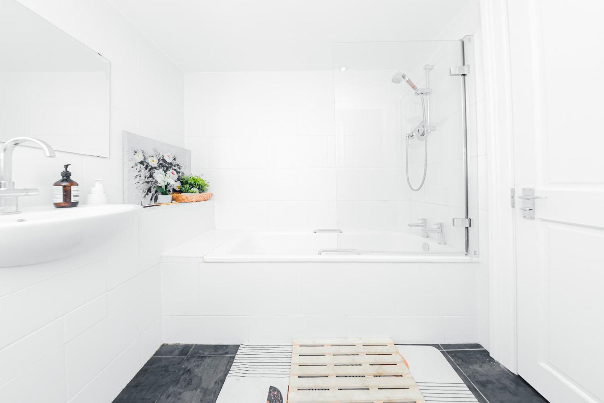 Homestay Double W/projector & Garden Hot Tub London