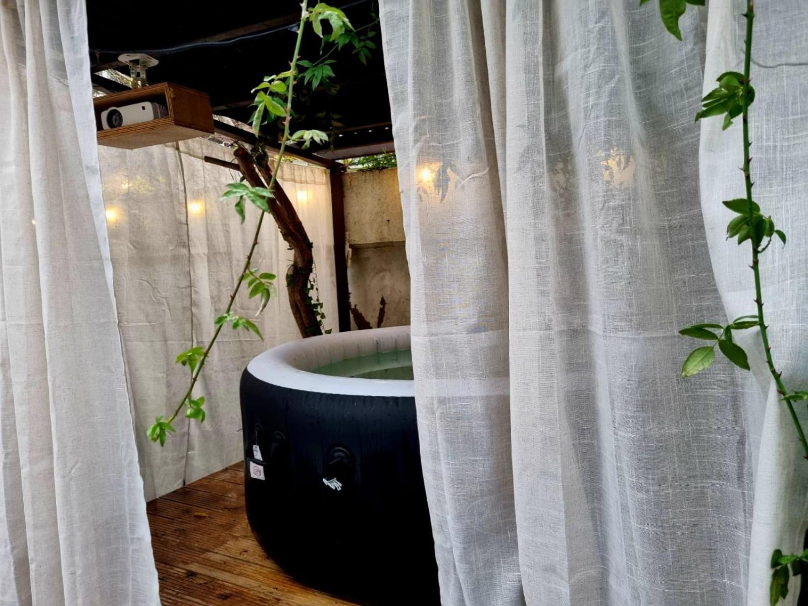 Double W/projector & Garden Hot Tub Homestay