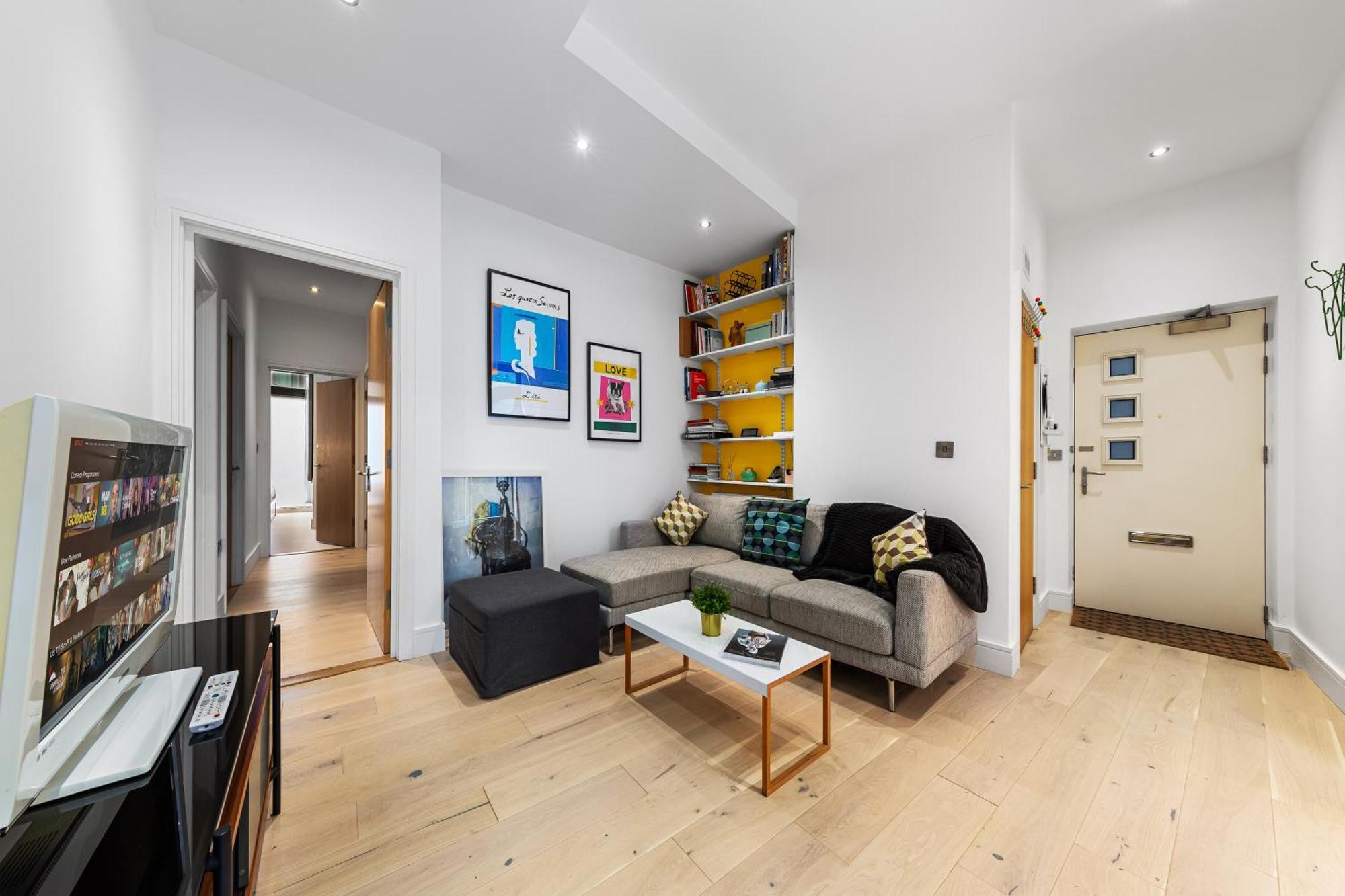 Trendy 2 Bed Flat In Greenwich With Car Parking