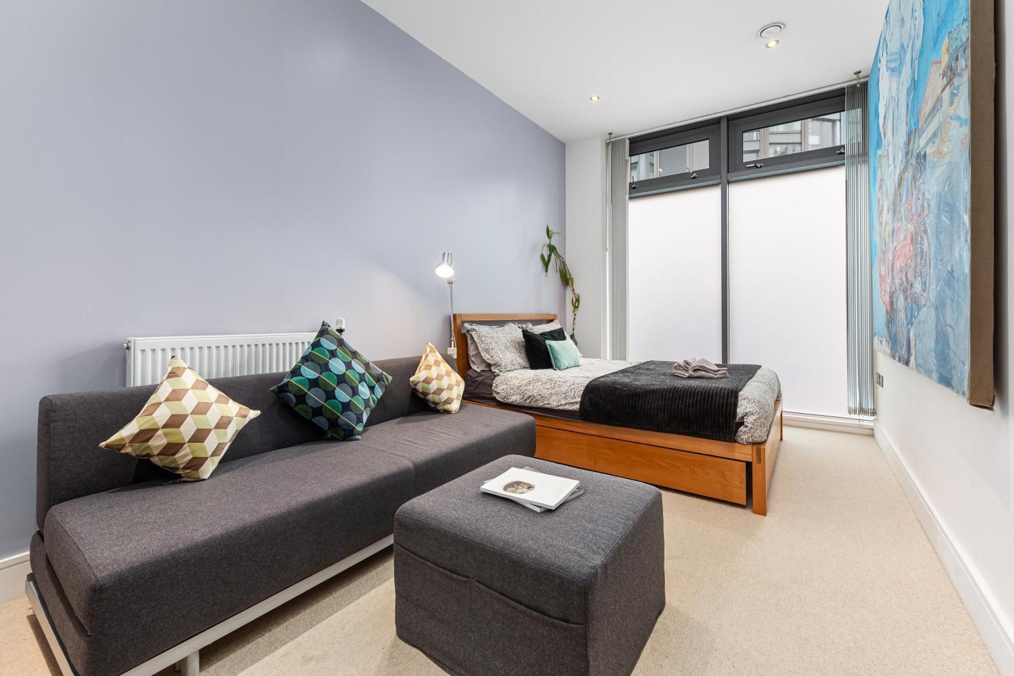 Trendy 2 Bed Flat In Greenwich With Car Parking London