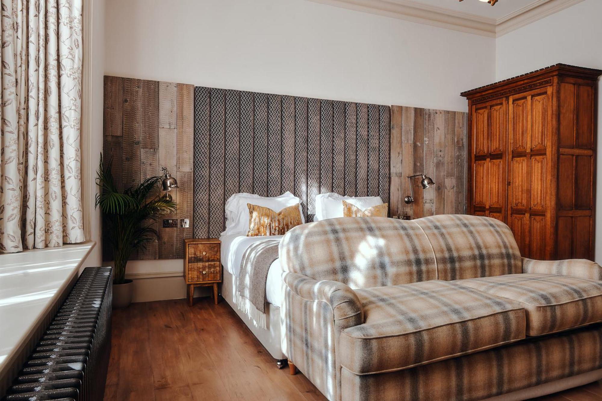 The Black Lion Pub & Boutique Kro London
