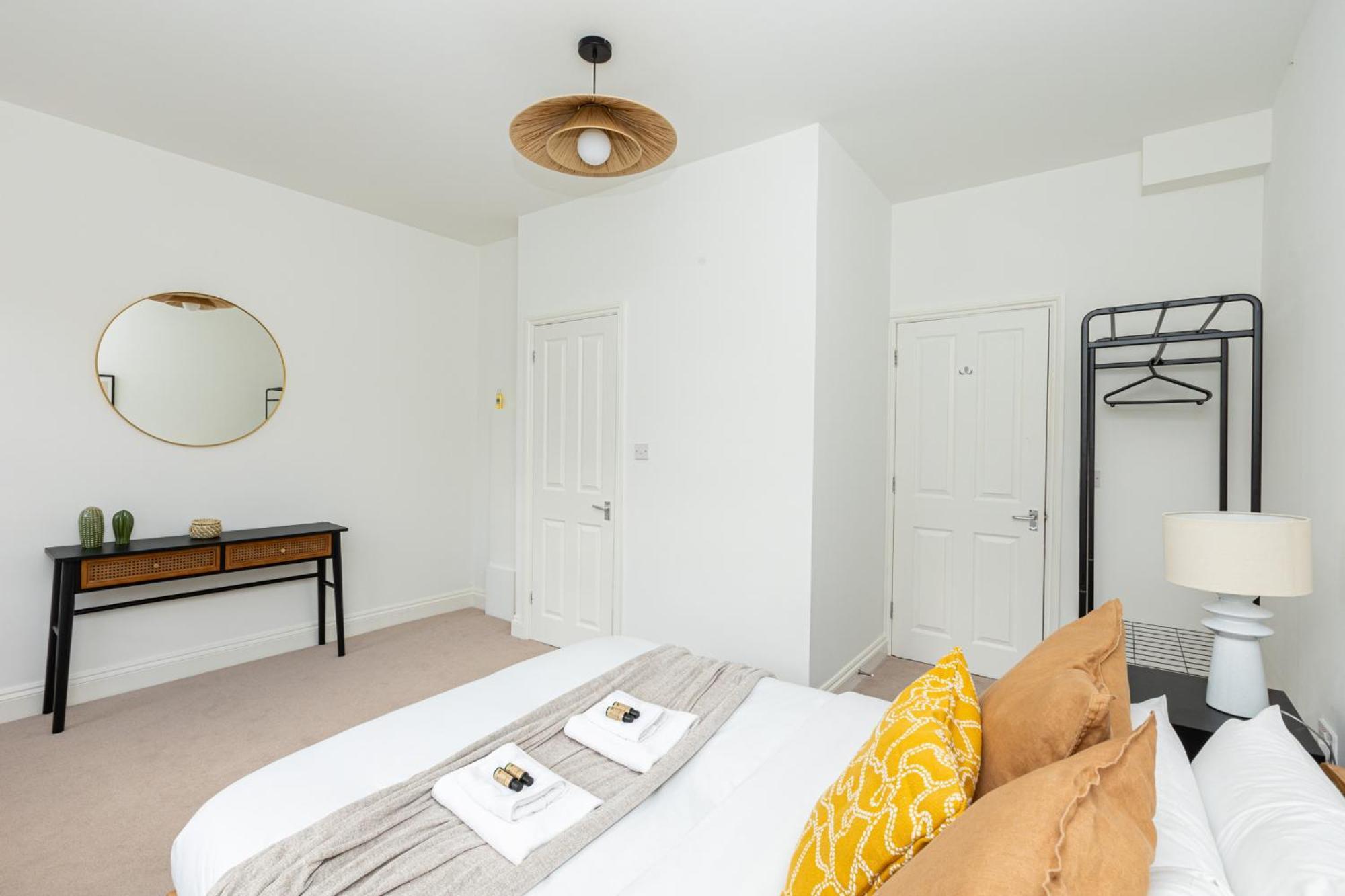 Spacious 4br 3-storey Townhouse In Lively Deptford Londra