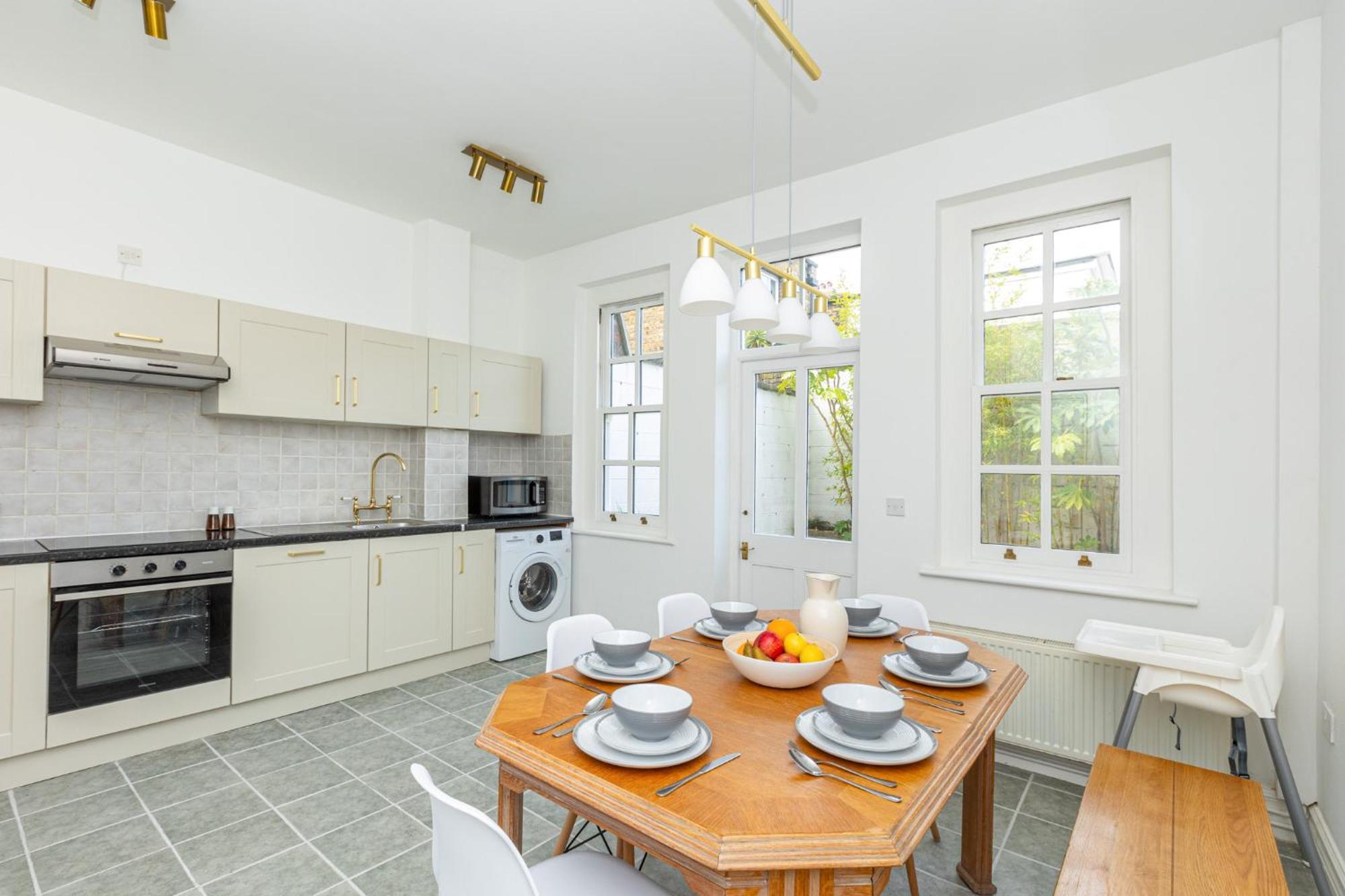 Spacious 4br 3-storey Townhouse In Lively Deptford * Londra