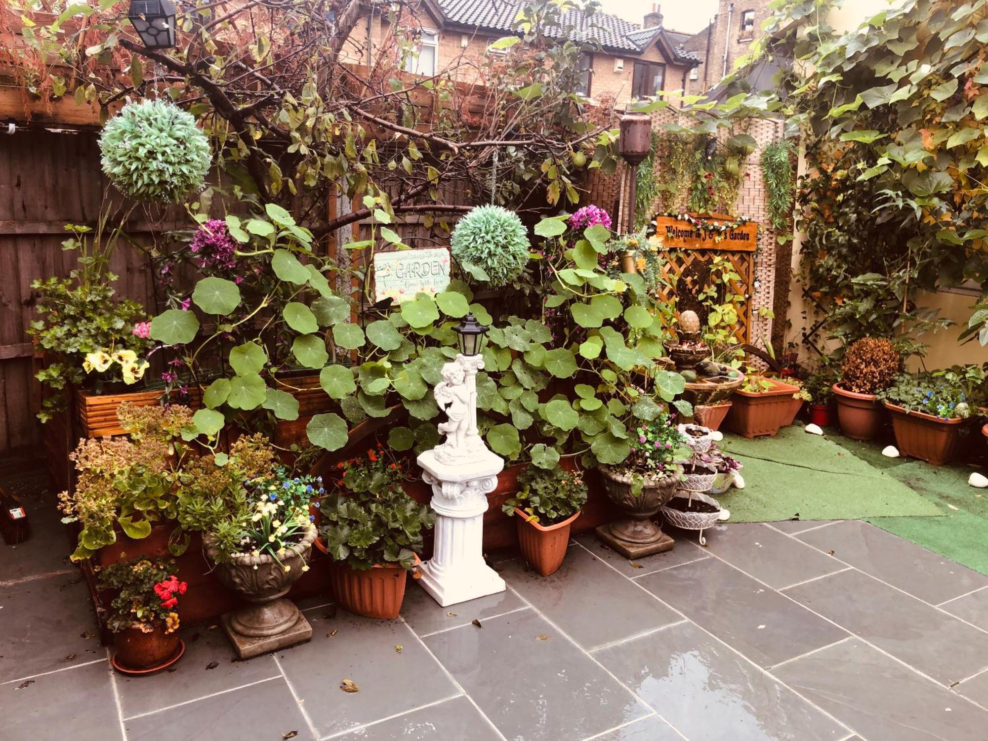 Feriehus Cheerful 4 Bedroom House With Garden Free Parking