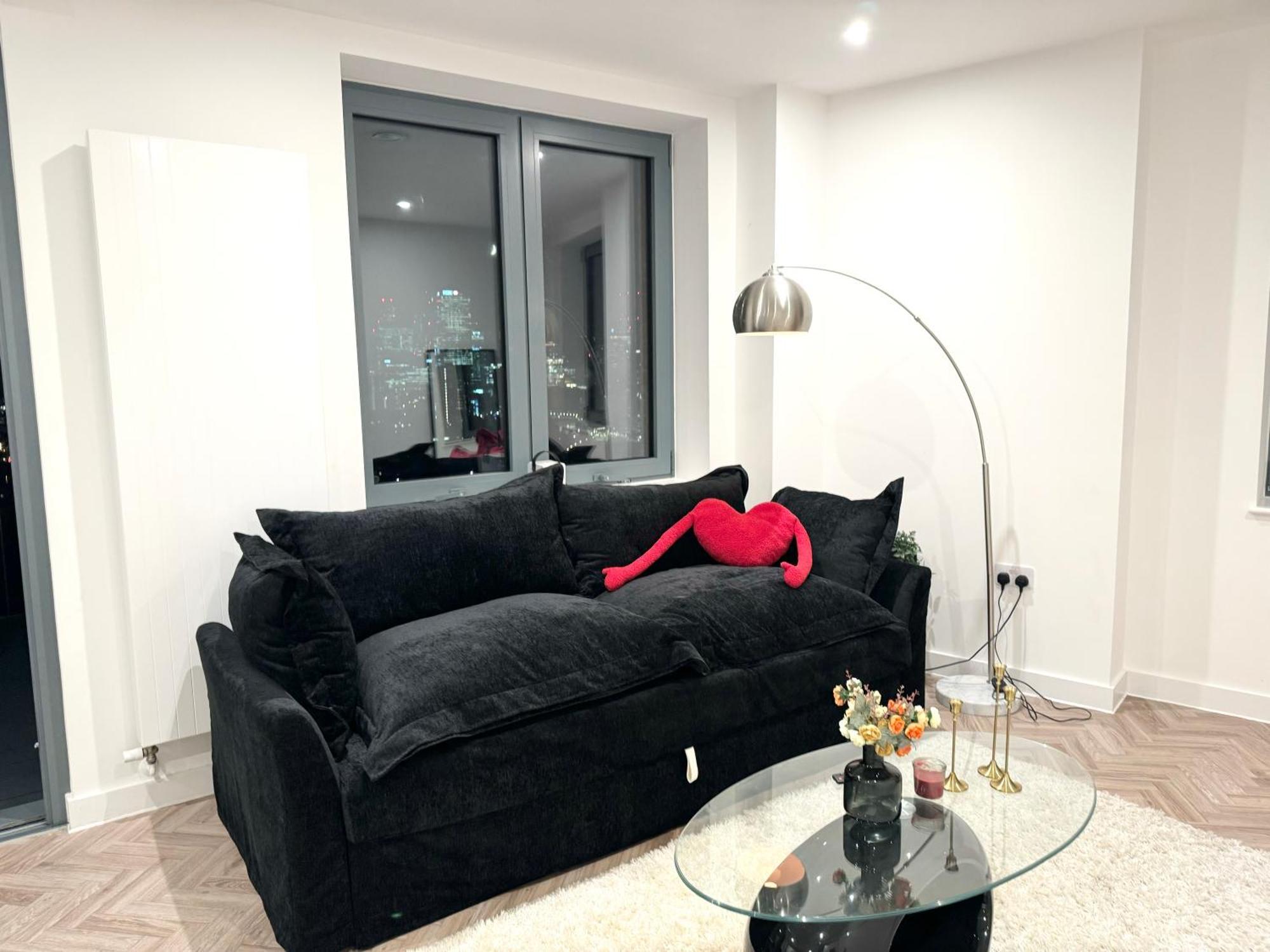 Stunning With And River Views Leilighet