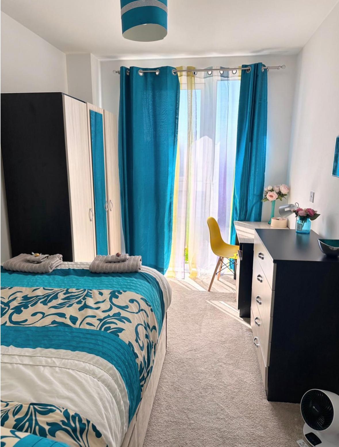 Spacious 2 Bed Flat Next To Elizabeth Line Leilighet *
