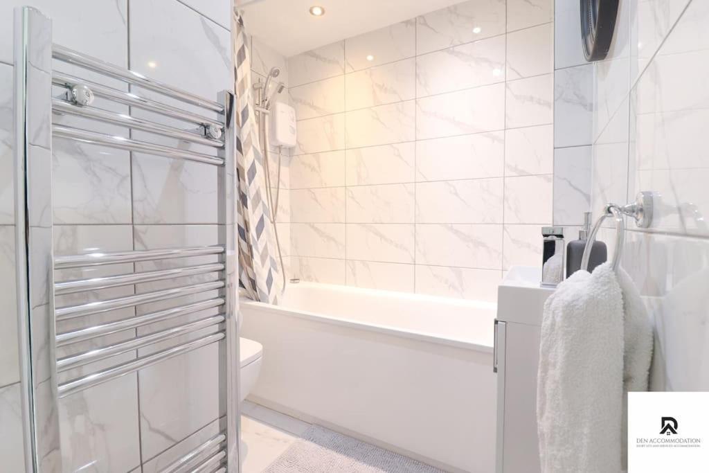 Den & Short Lets Greenwich - 3 Bed House *