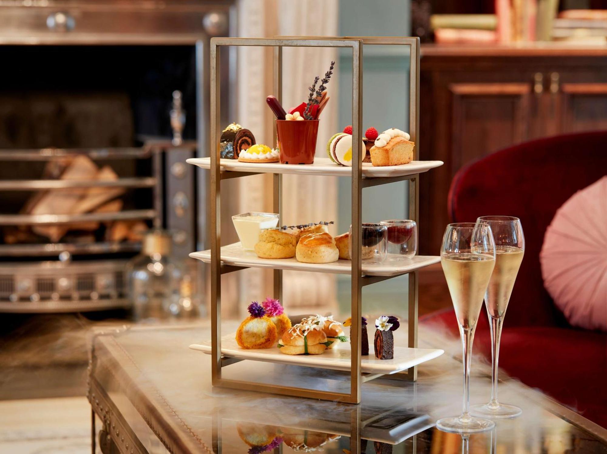 Hotel 100 Queen's Gate London, Curio Collection By Hilton London
