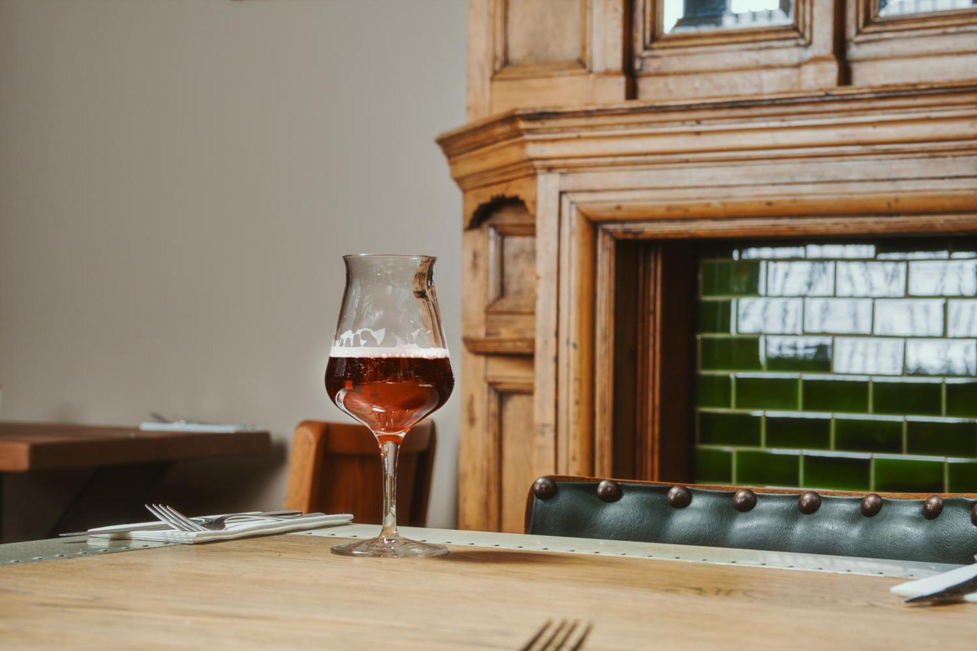 The Black Lion Pub & Boutique Kro London