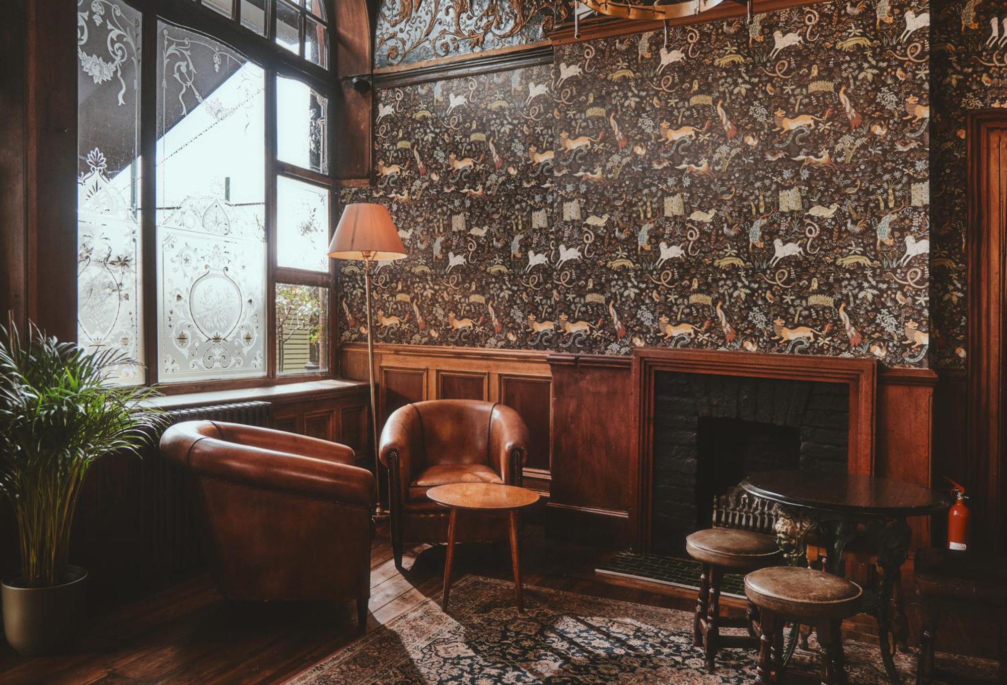 Kro The Black Lion Pub & Boutique London