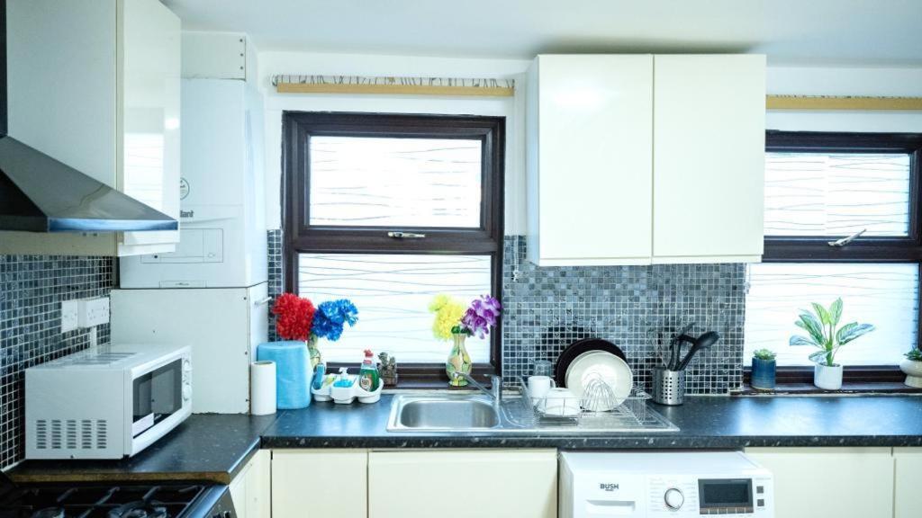 Spacious 2 Bedroom Flat Appartement *