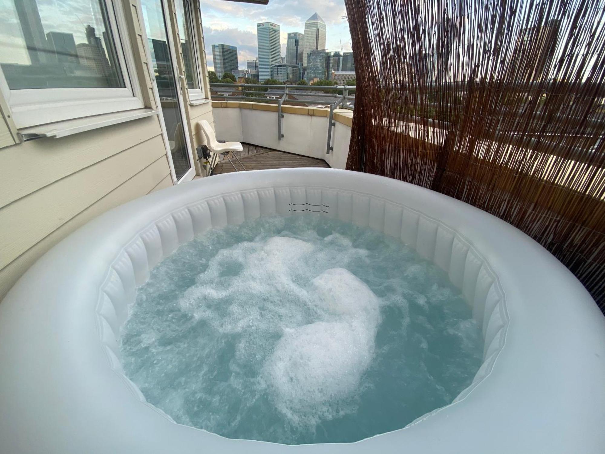 Panoramic City Views, Free Wifi, Canary Wharf Penthouse Londra