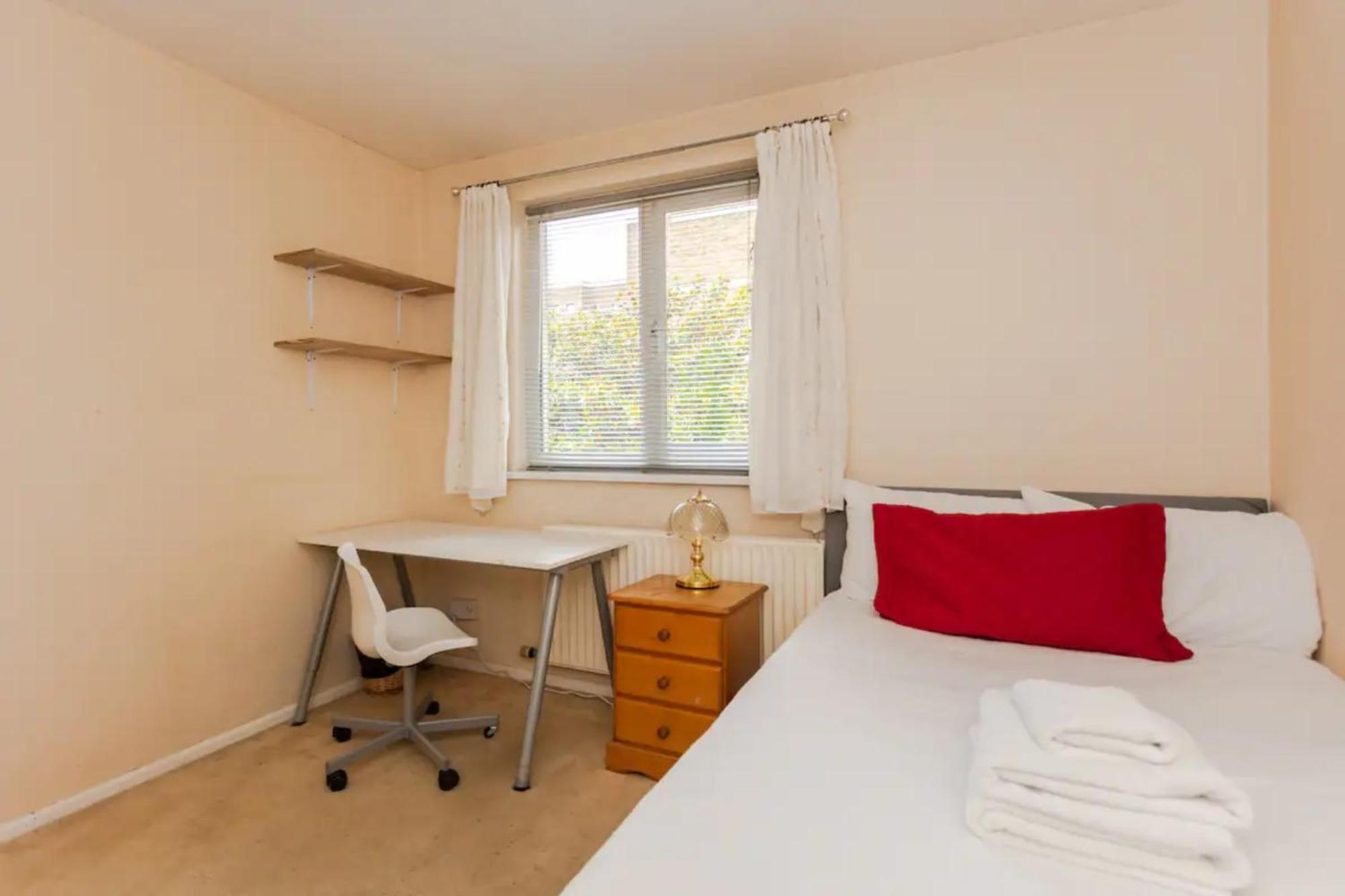 Casa vacanze Homely 3 Bedroom House With A Garden *