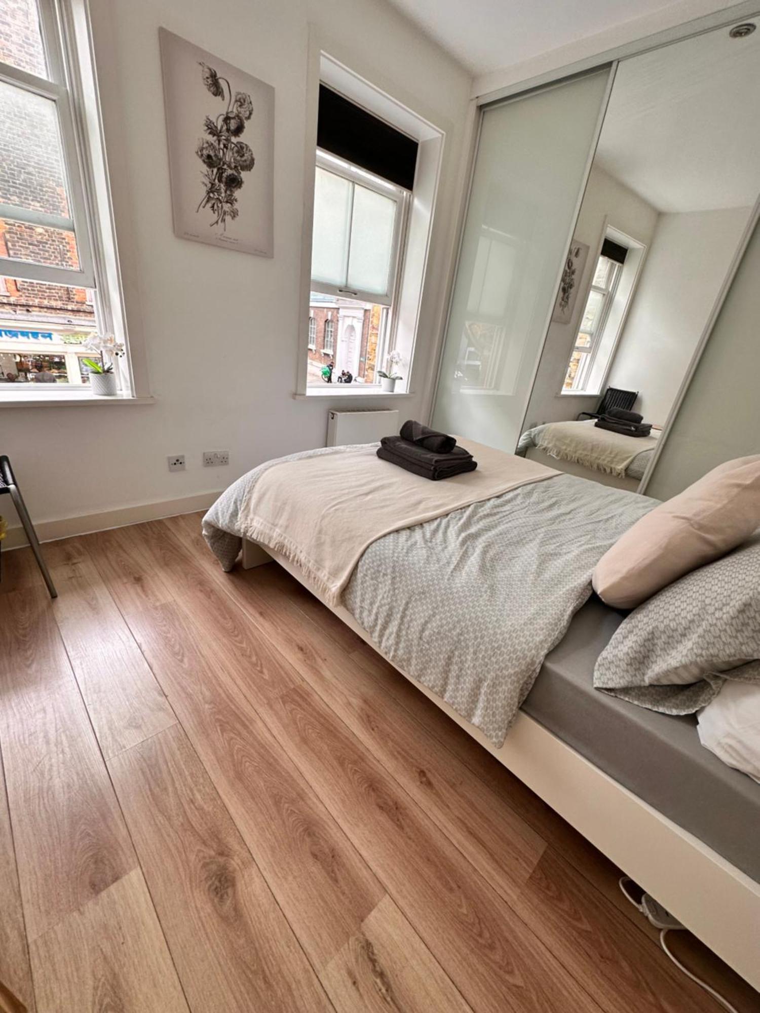 2 Modern Double In The Heart Of Brick Lane * London