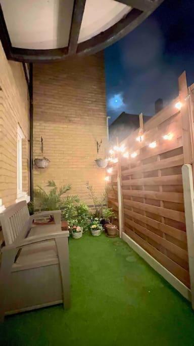 A Beautiful Stylish 2 Bedroom -city Of Lejlighed *