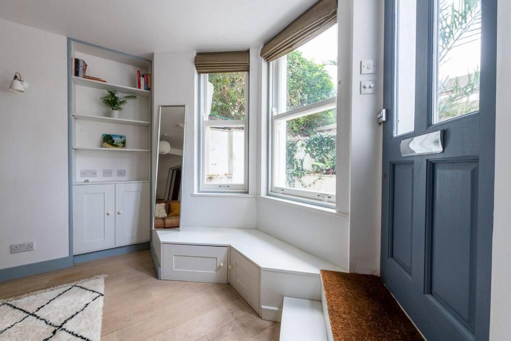 Lägenhet Lovely Self-contained Basement With Kitchen London