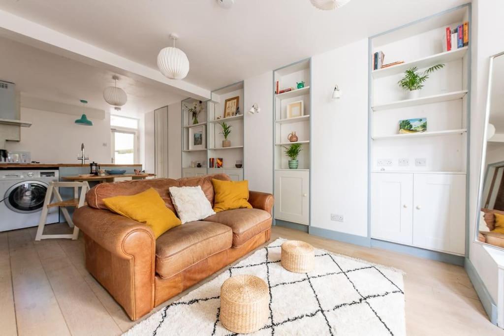 Lägenhet Lovely Self-contained Basement With Kitchen *
