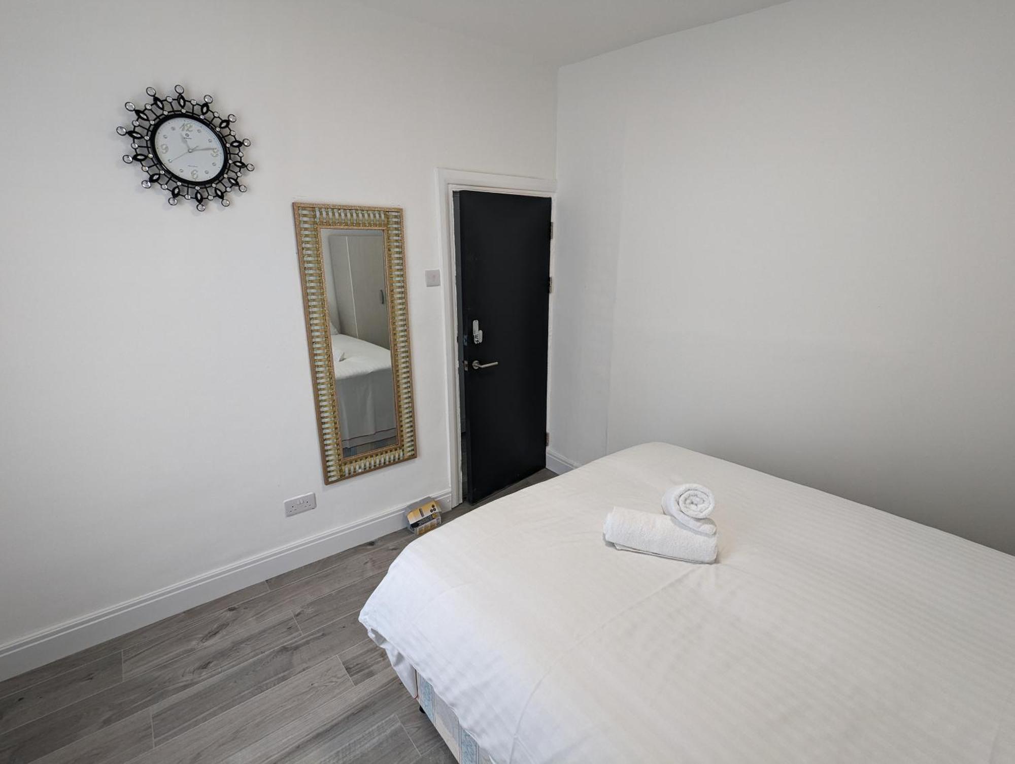 Guest house Mile End