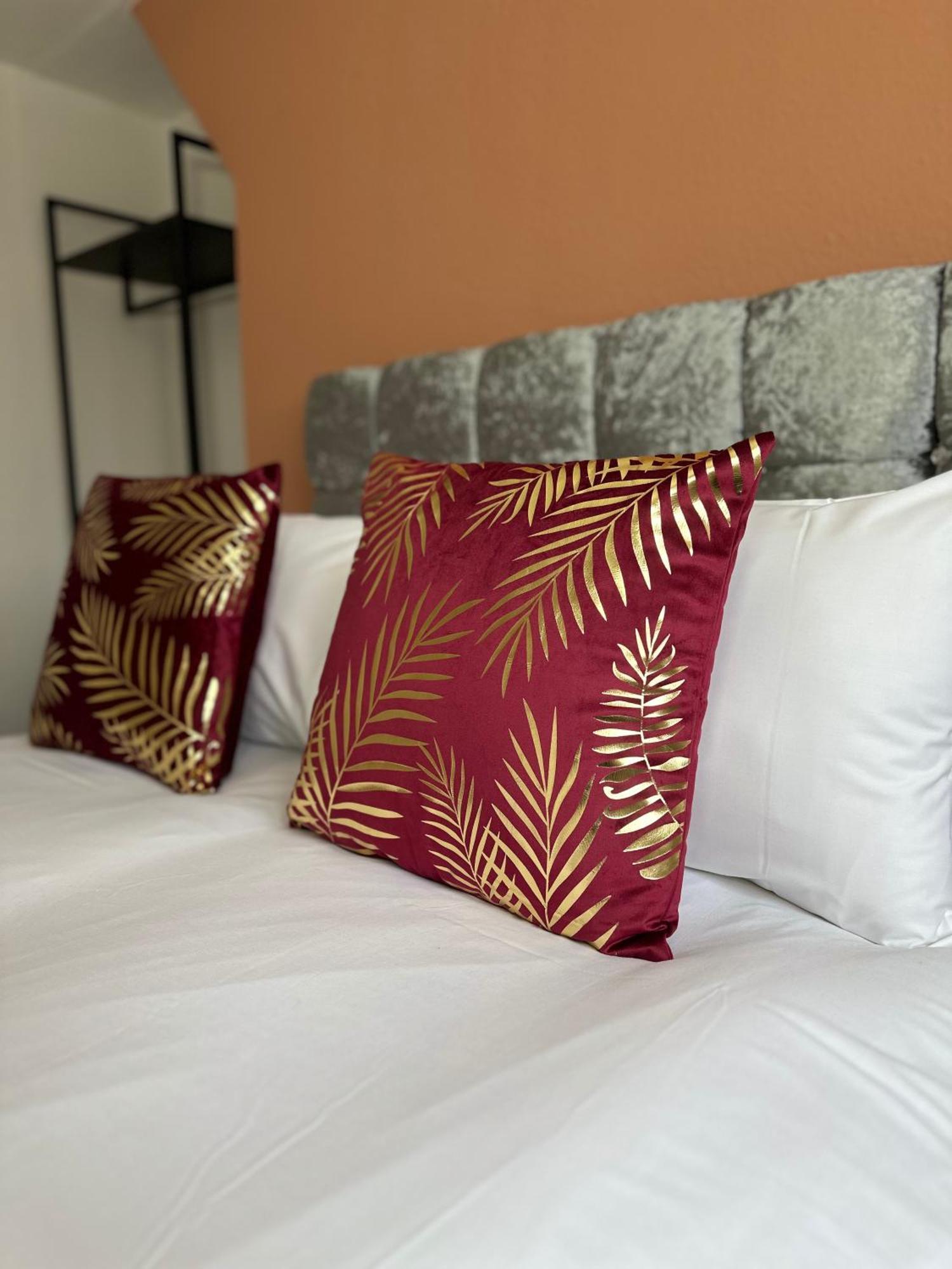 Newly Decorated 5-bed Hackney Townhouse Semesterbostad