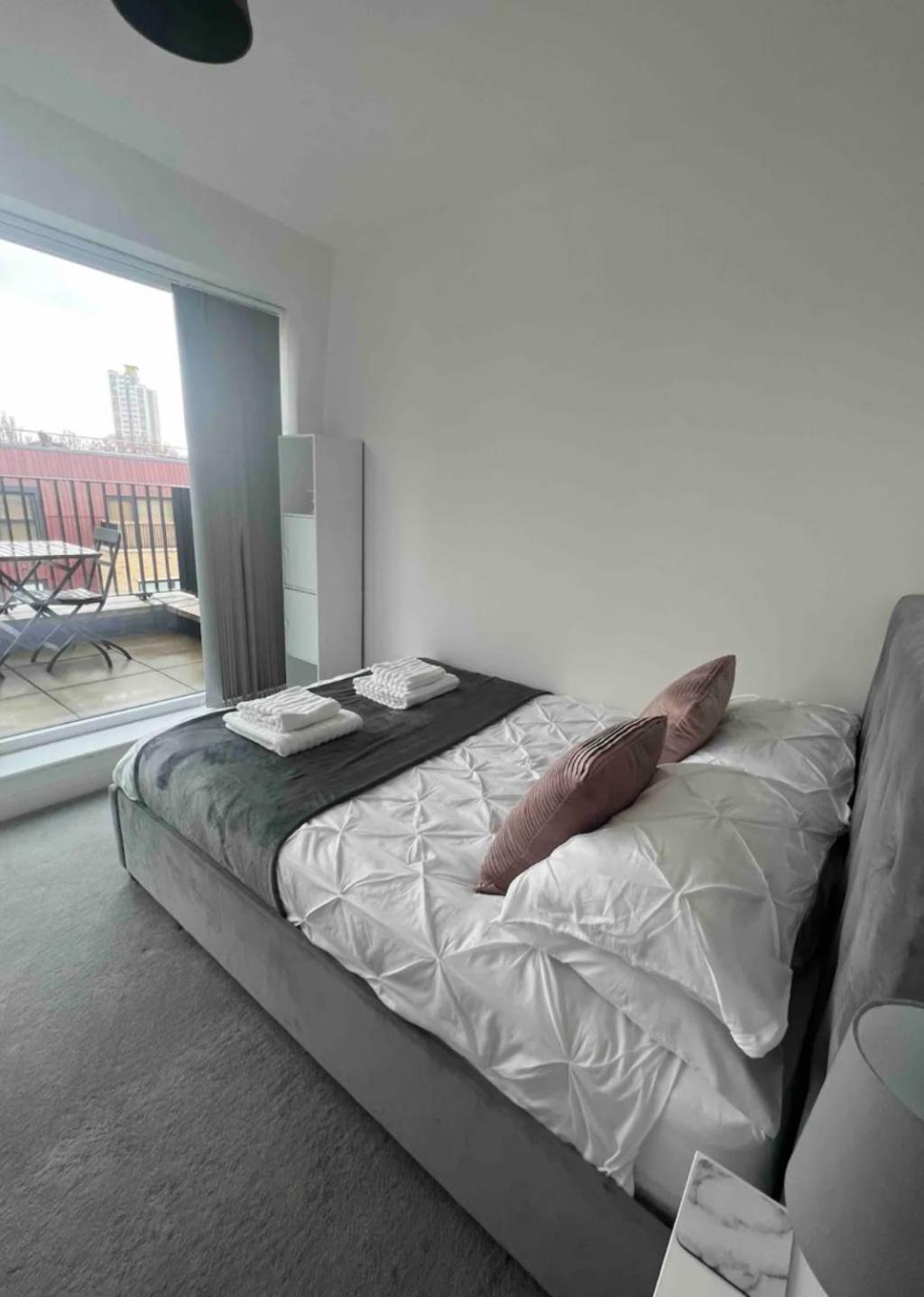 Private In With Balcony Privatunterkunft London