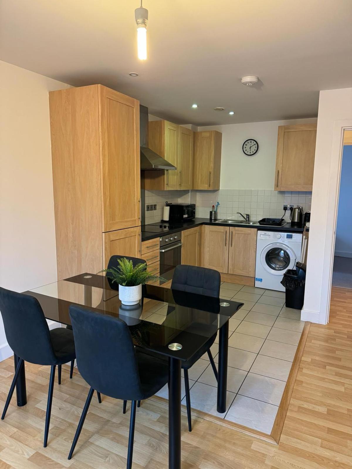 Spacious 2 Bedrooms In Stratford * Londra