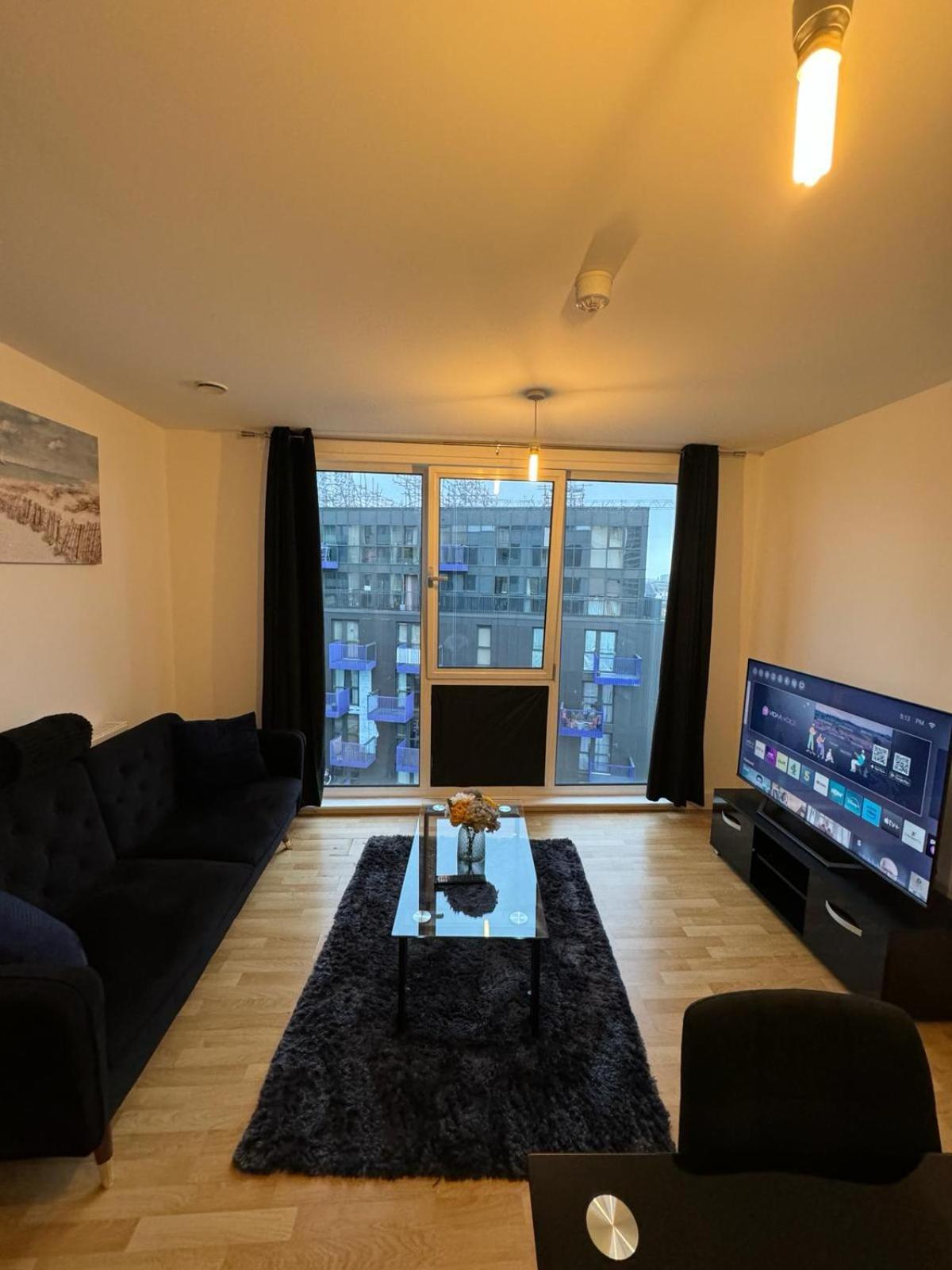 Spacious 2 Bedrooms In Stratford Appartamento Londra
