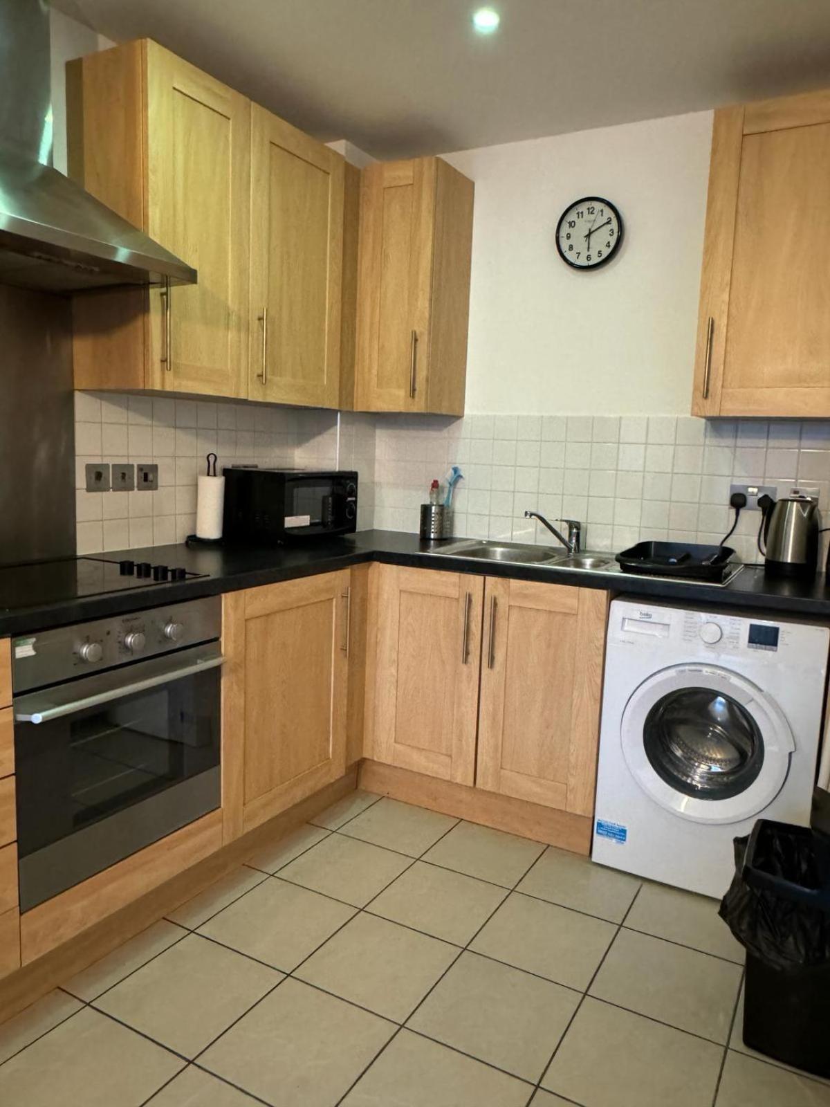 Spacious 2 Bedrooms In Stratford Londra