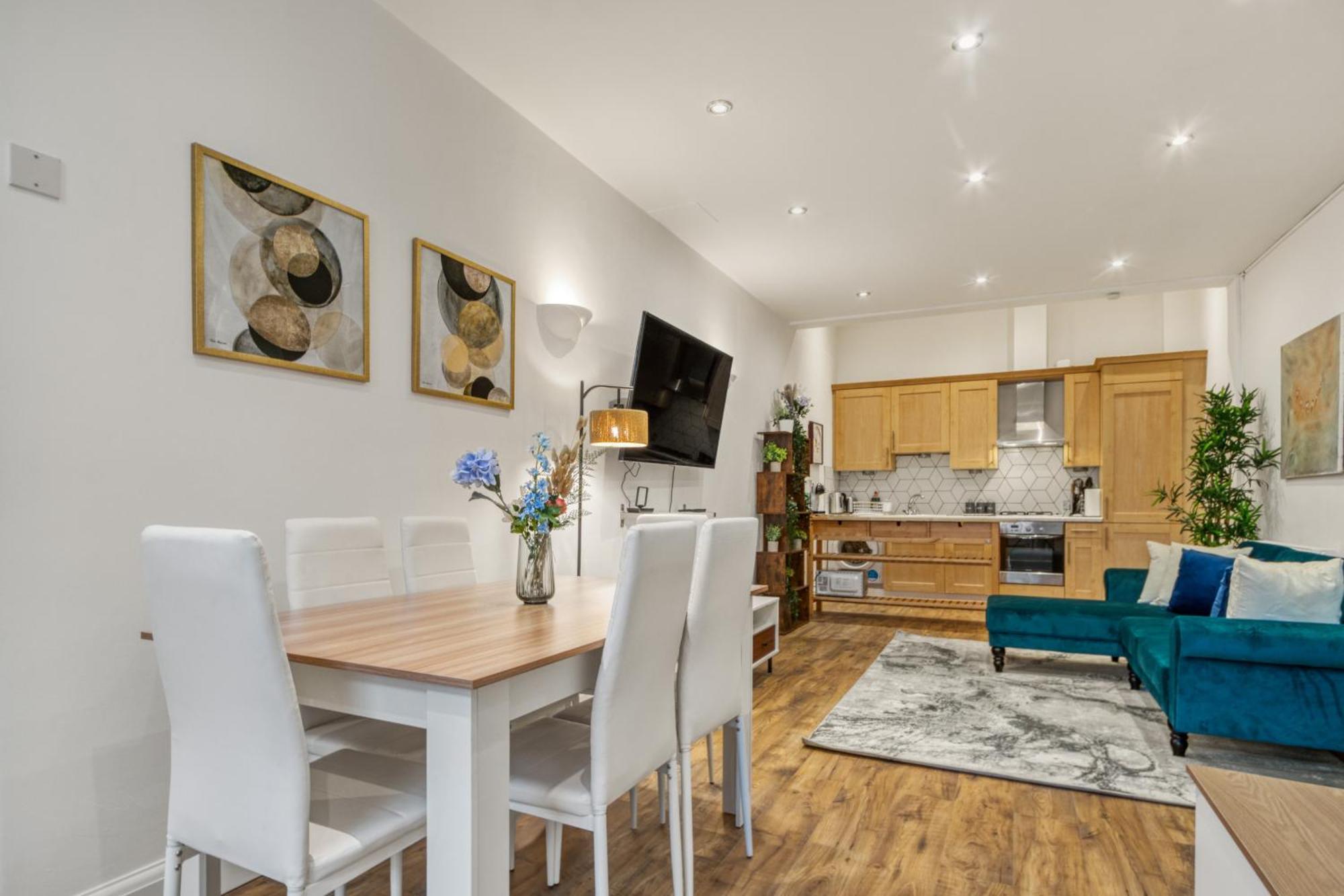 Vibrant 2-bed By Bow