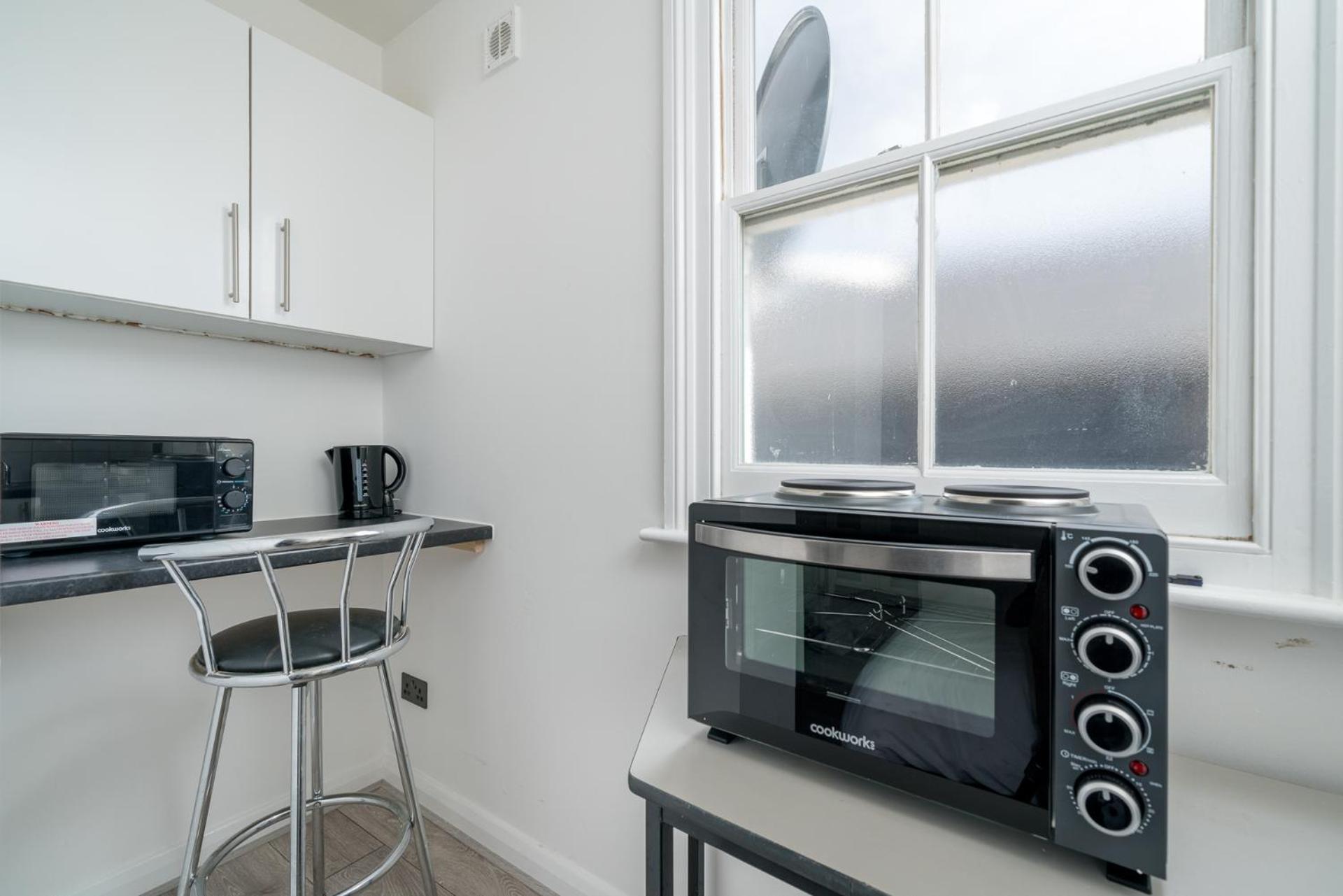Heart Of Dalston- Trendy Compact Studio Flat